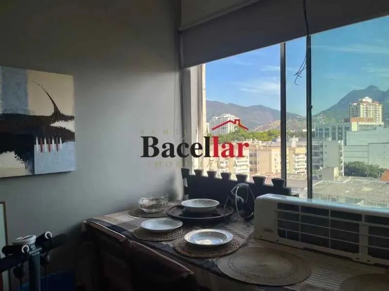 Apartamento 2 quartos com dependência revertida e vaga todo reformada - Foto 4