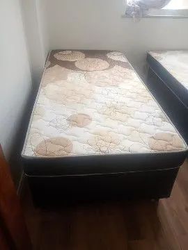 Cama box solteiro + travesseiro 