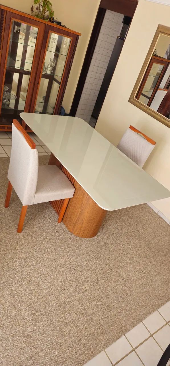 Mesa com tampo de vidro pra 6 cadeiras