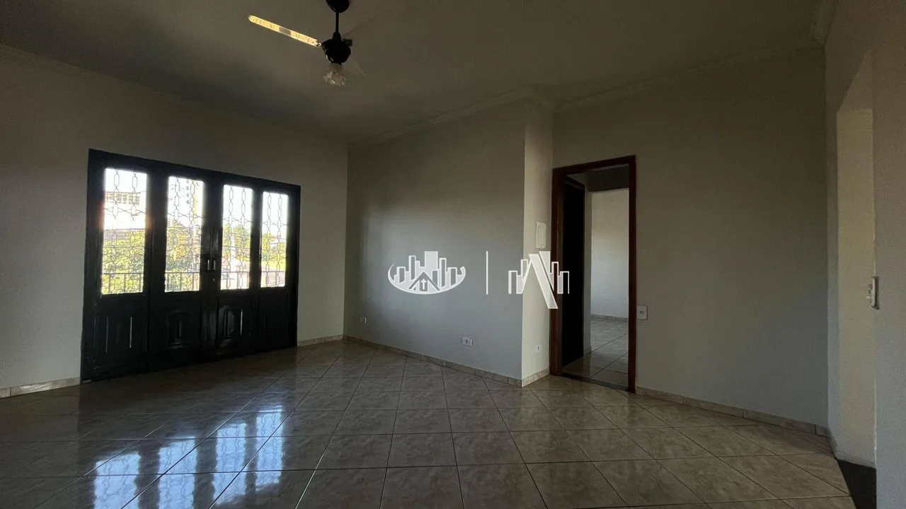 Casa com 3 quartos para alugar, 120 m² por R$ 2.500/mês - Conjunto Parigot de Souza 1 - Lo