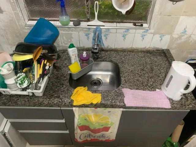 Balcão de pia com a pia de granito com torneira super moderno, tudo semi novo - Foto 2