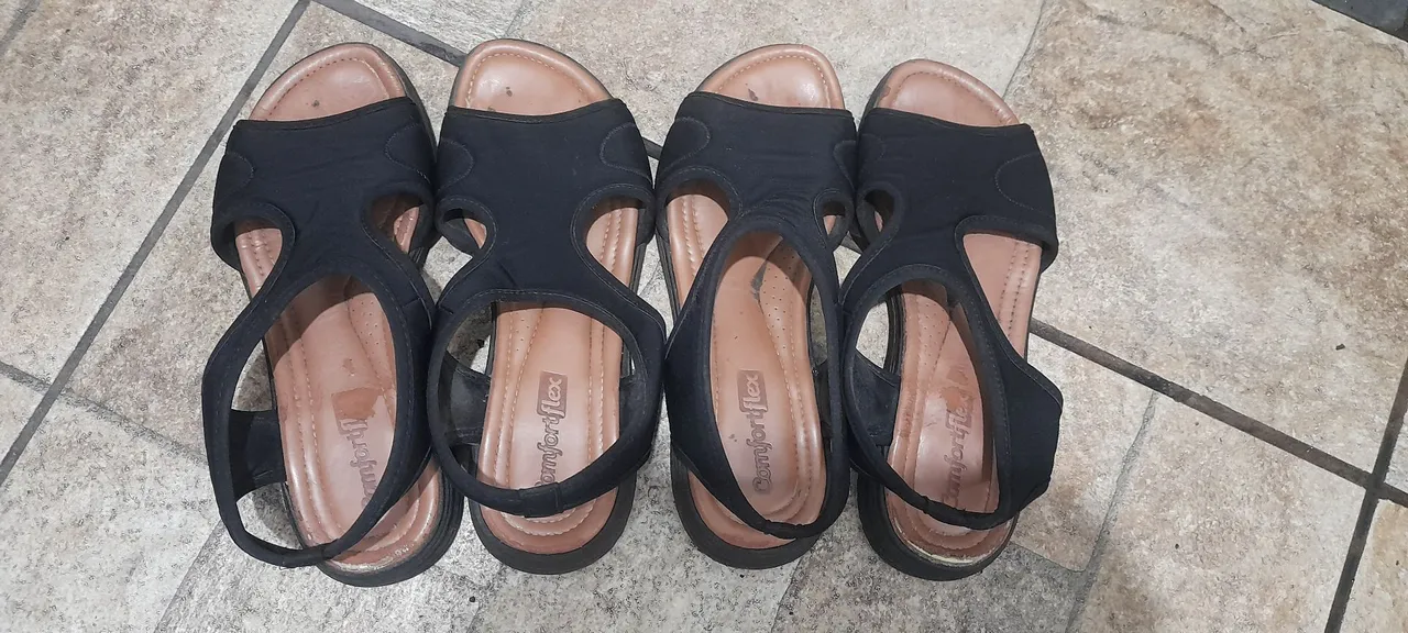 Duas Sandálias N39 Comfortflex Preto promoção
