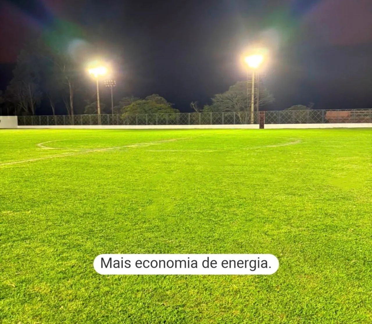 Iluminação e instalação pra campo de futebol estádio arena 