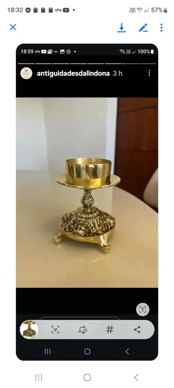 Castiçal  de metal.