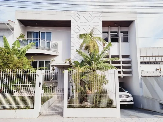Casa 3 pisos ideal para empresas também