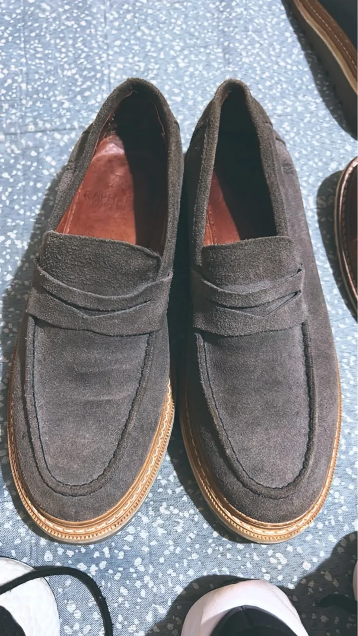 Sapatos Loafer de Camurça Cinza - Elegância Clássica