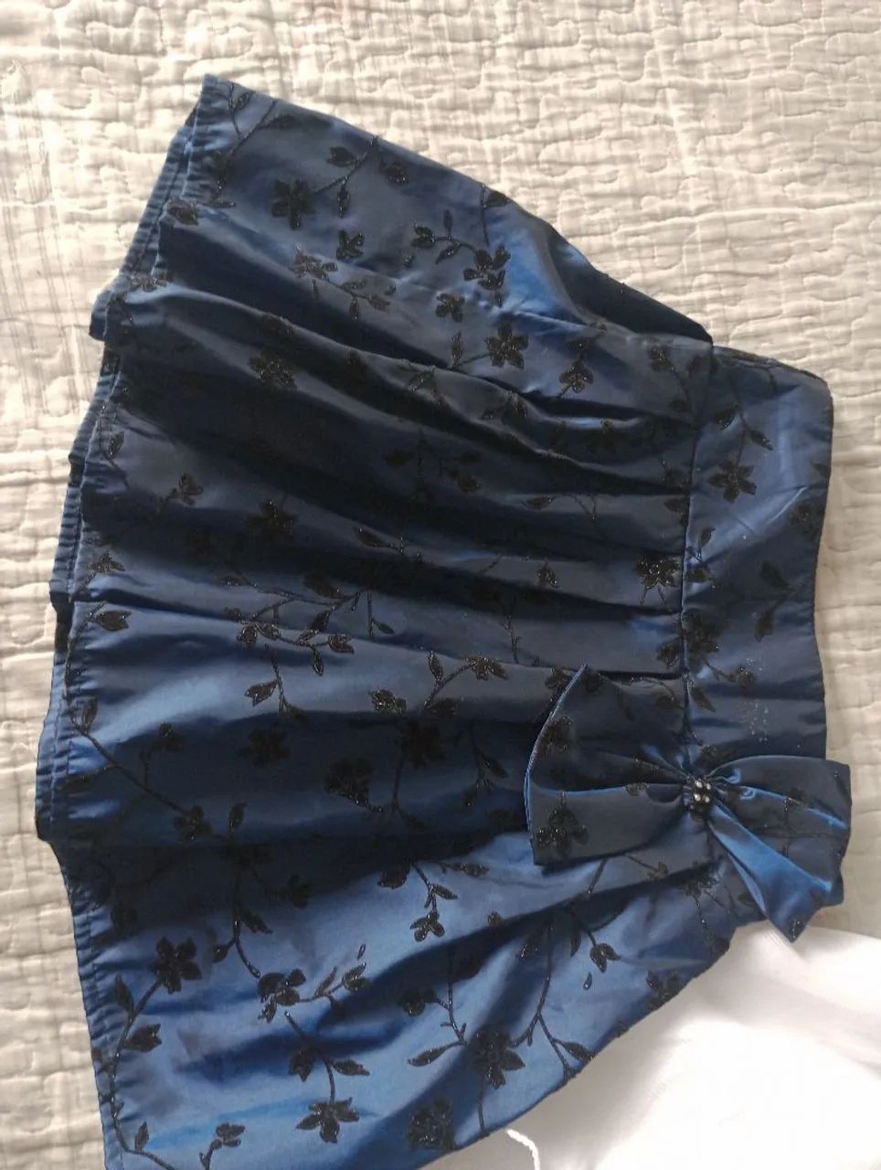 Conjunto infantil - Vestido branco e saia azul - Foto 2