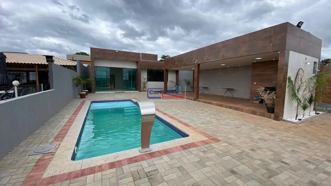Casa em Condomínio em Mateus Leme.