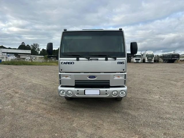 Ford Cargo 816 ano 2013 no chassi doc baú - filé - baixa km apenas 268 mil km - Foto 2