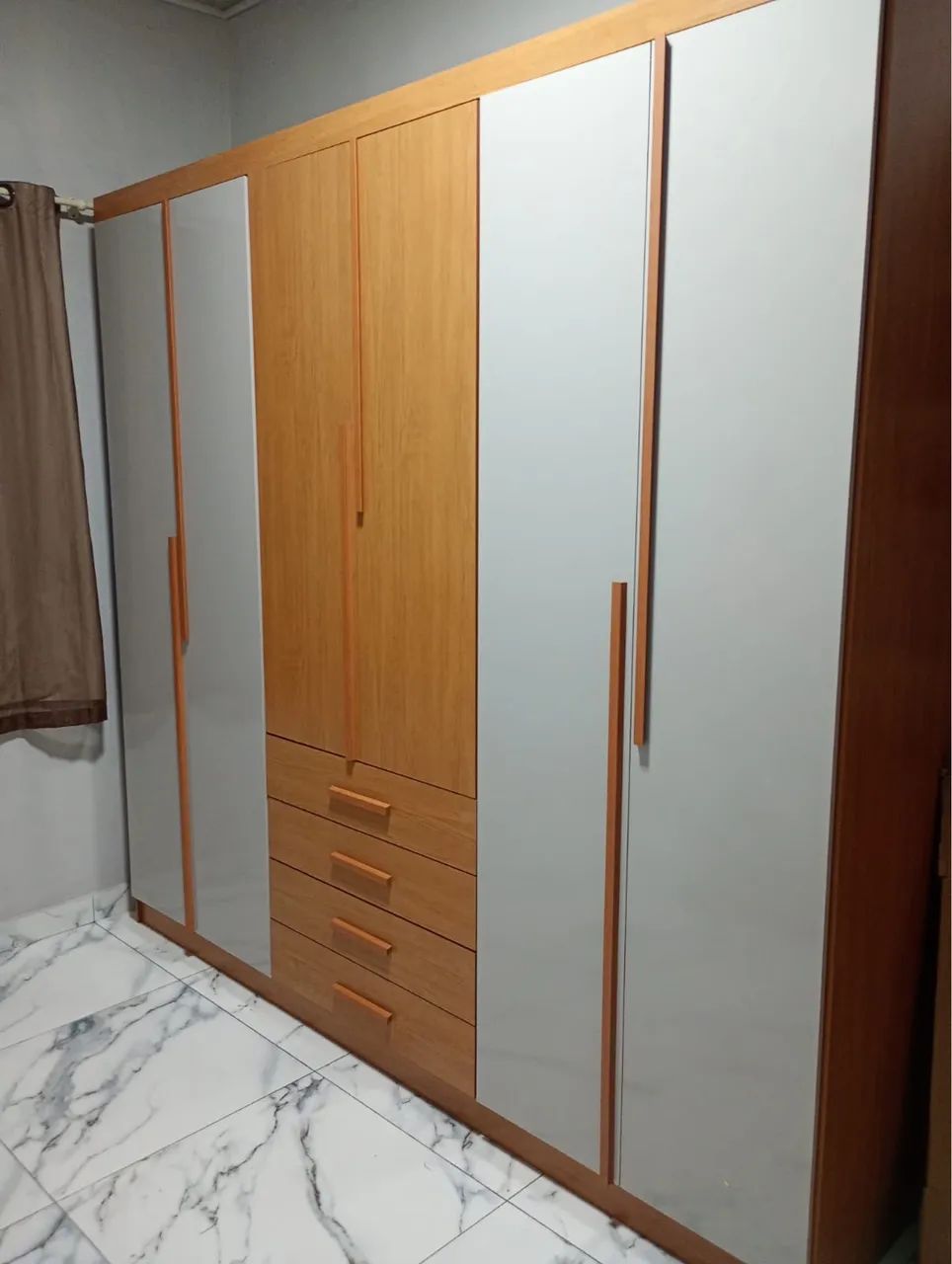 Guarda-roupa de casal grande 100%MDF
