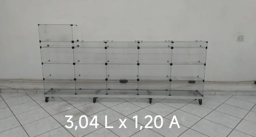 Balcão Vitrine Modulado Com Rodinhas e Base Alumínio Para Loja