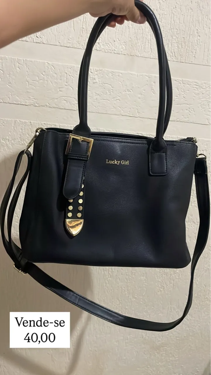 Bolsa Lucky Girl Preta com Alça Transversal e Detalhes Dourados