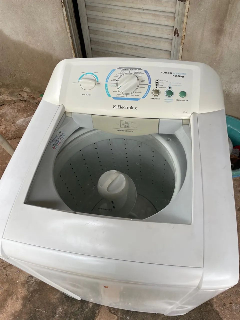 Máquina de Lavar Electrolux Turbo Economia 12kg é uma geladeira bem conservada 