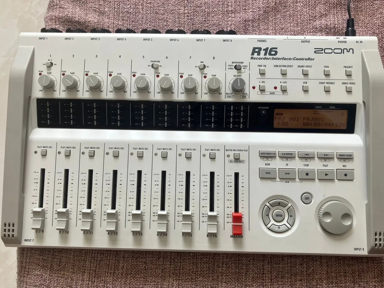 Zoom R16 - Gravador/Interface/Controlador