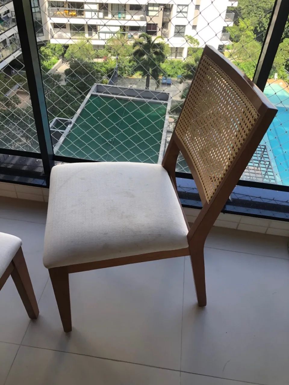 Conjunto de Cadeiras de Jantar confortáveis em ótimo estado