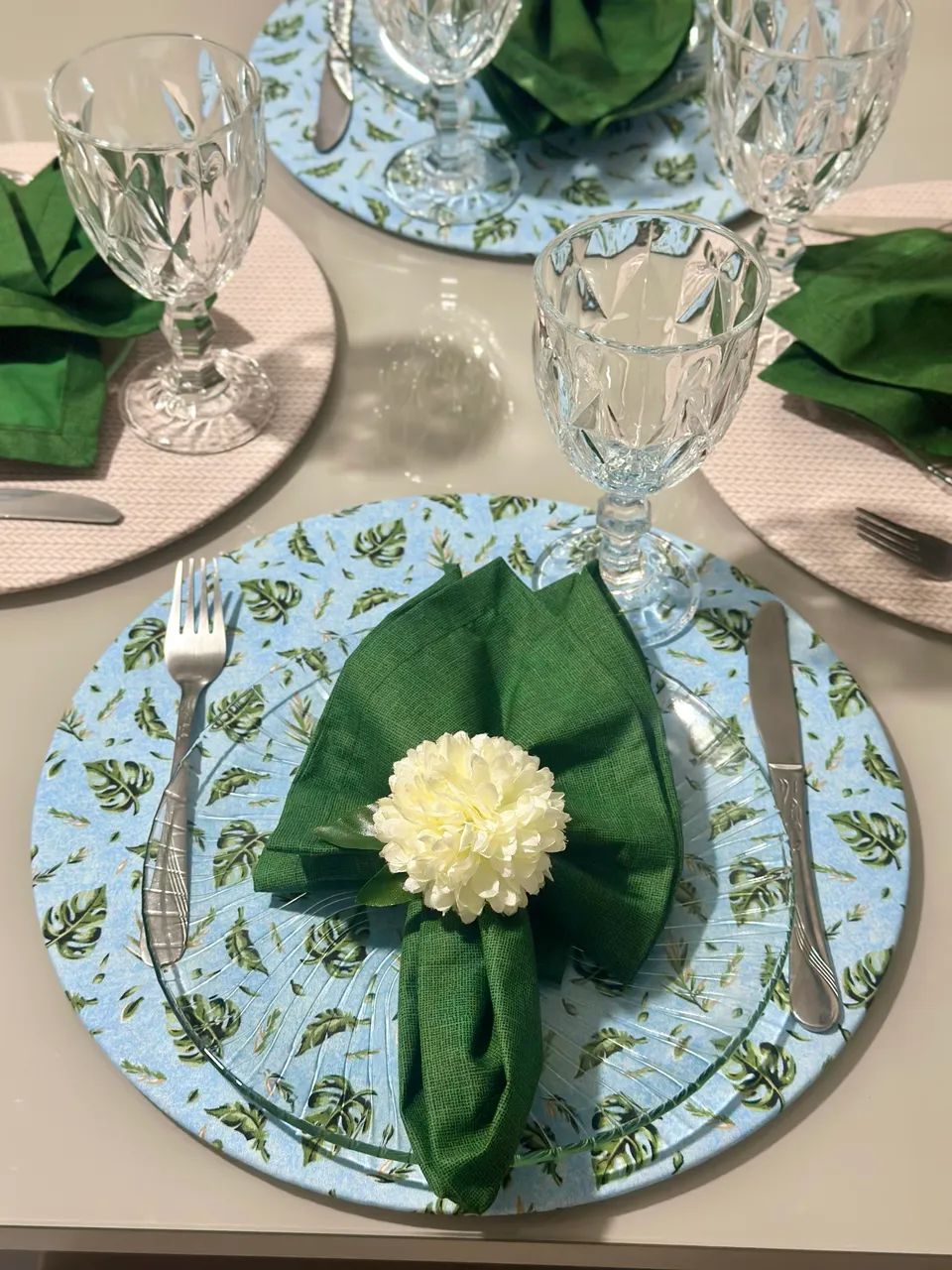 Kit Mesa Posta 4 Lugares Dupla Face Azul Floral com Guardanapo Verde - Foto 3