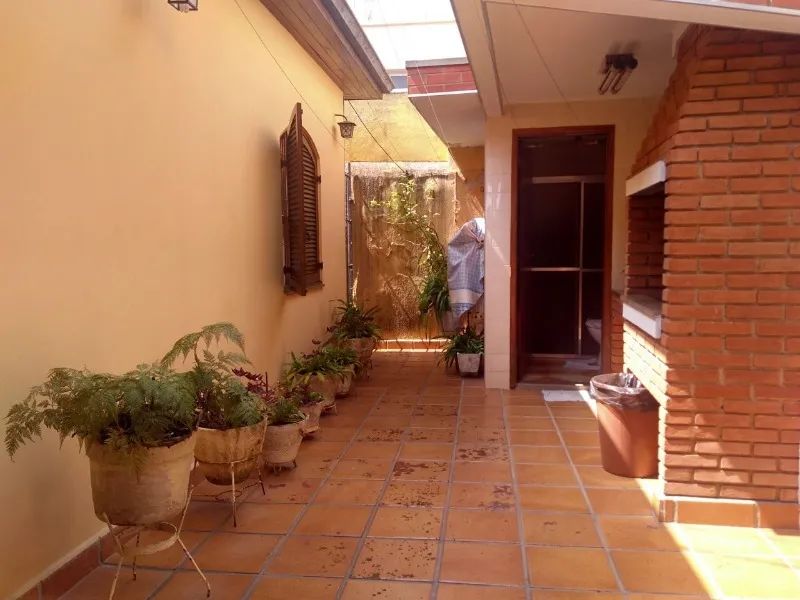 Venha conhecer essa incrível casa térrea que conta com uma edícula, perfeita para quem bus - Foto 3