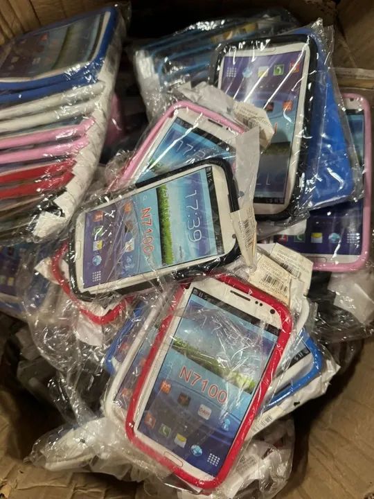 Lote de capas de celular e iPad Mini (diversos modelos misturados)