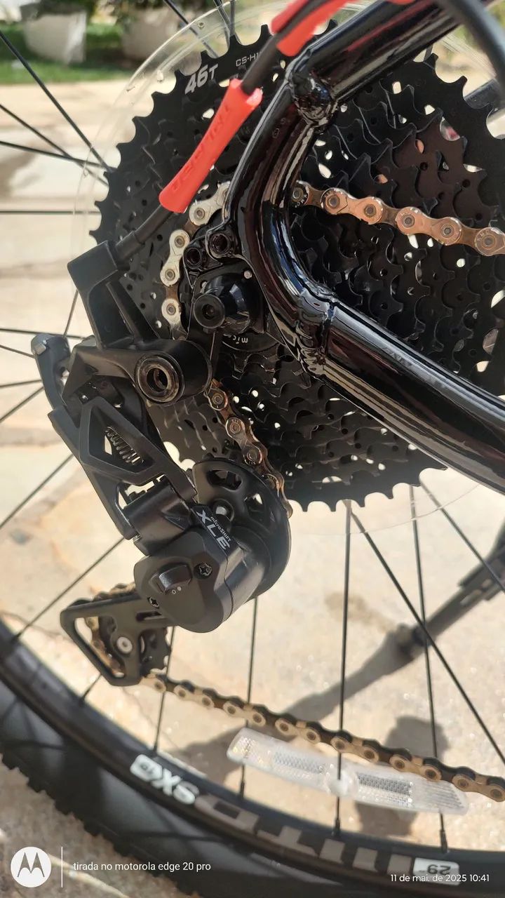 Bicicleta Mountain Bike Vermelha GT Avalanche Elite 29. - Foto 4
