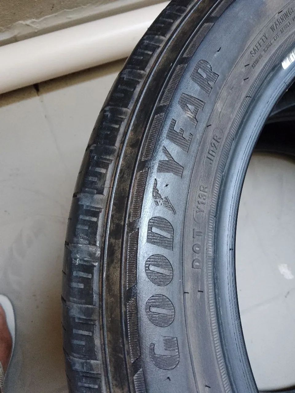Pneu Goodyear 215x55 r17 par 300.00 - Foto 6