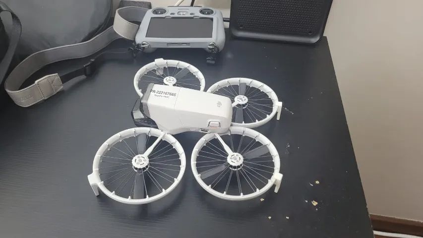 DJI Flip Fly More Combo - Controle com Tela + 3 Baterias + Acessórios - Foto 3