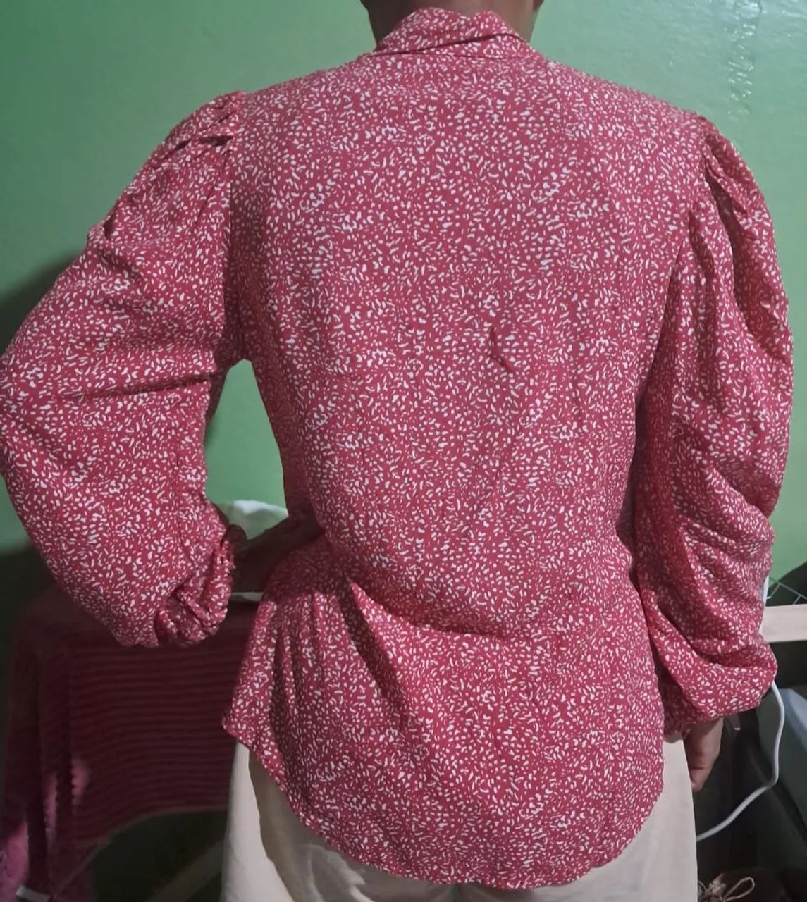 Blusa feminina estampada com babados - Foto 2