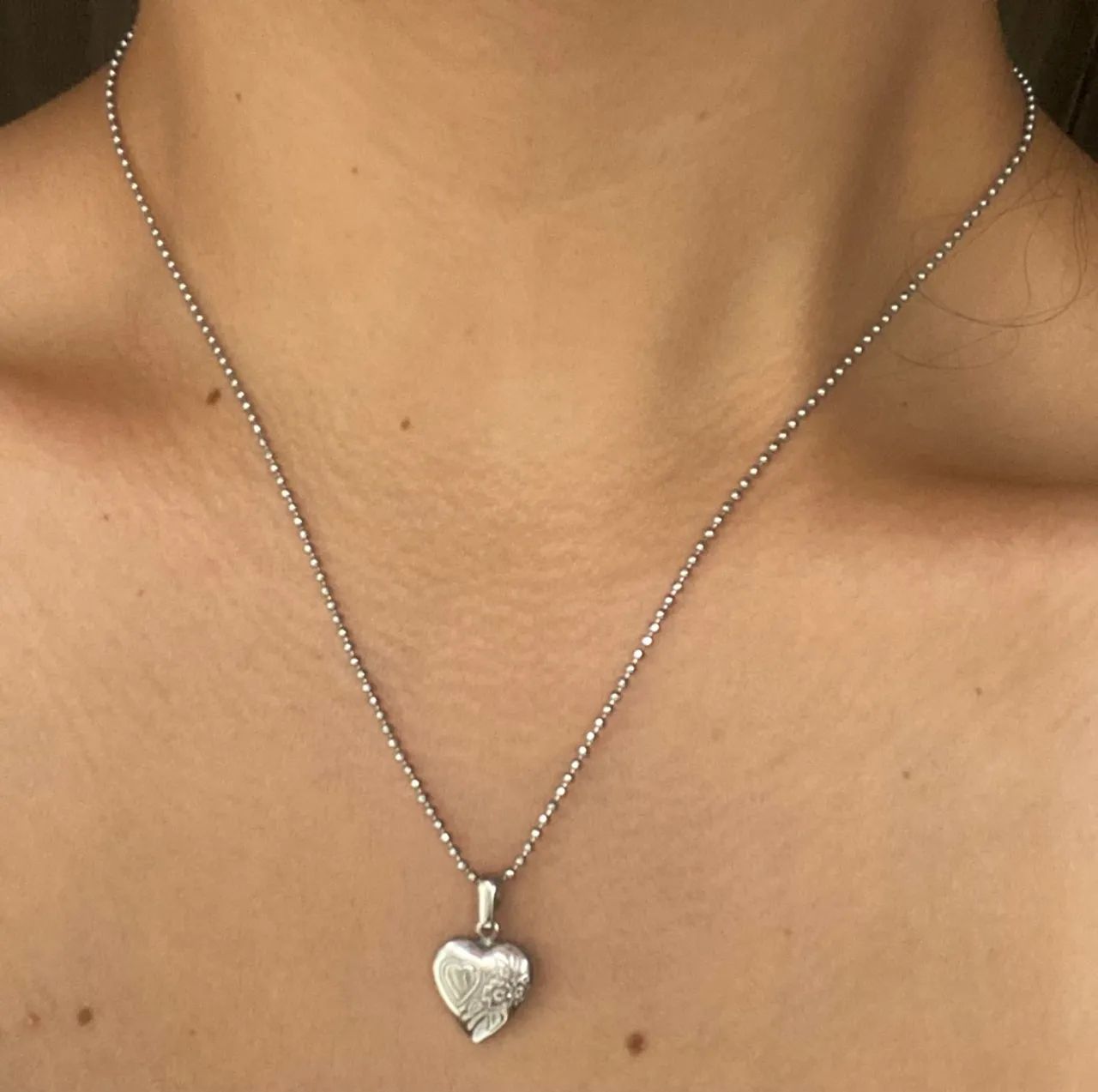 Colar de prata com relicário  - Foto 4