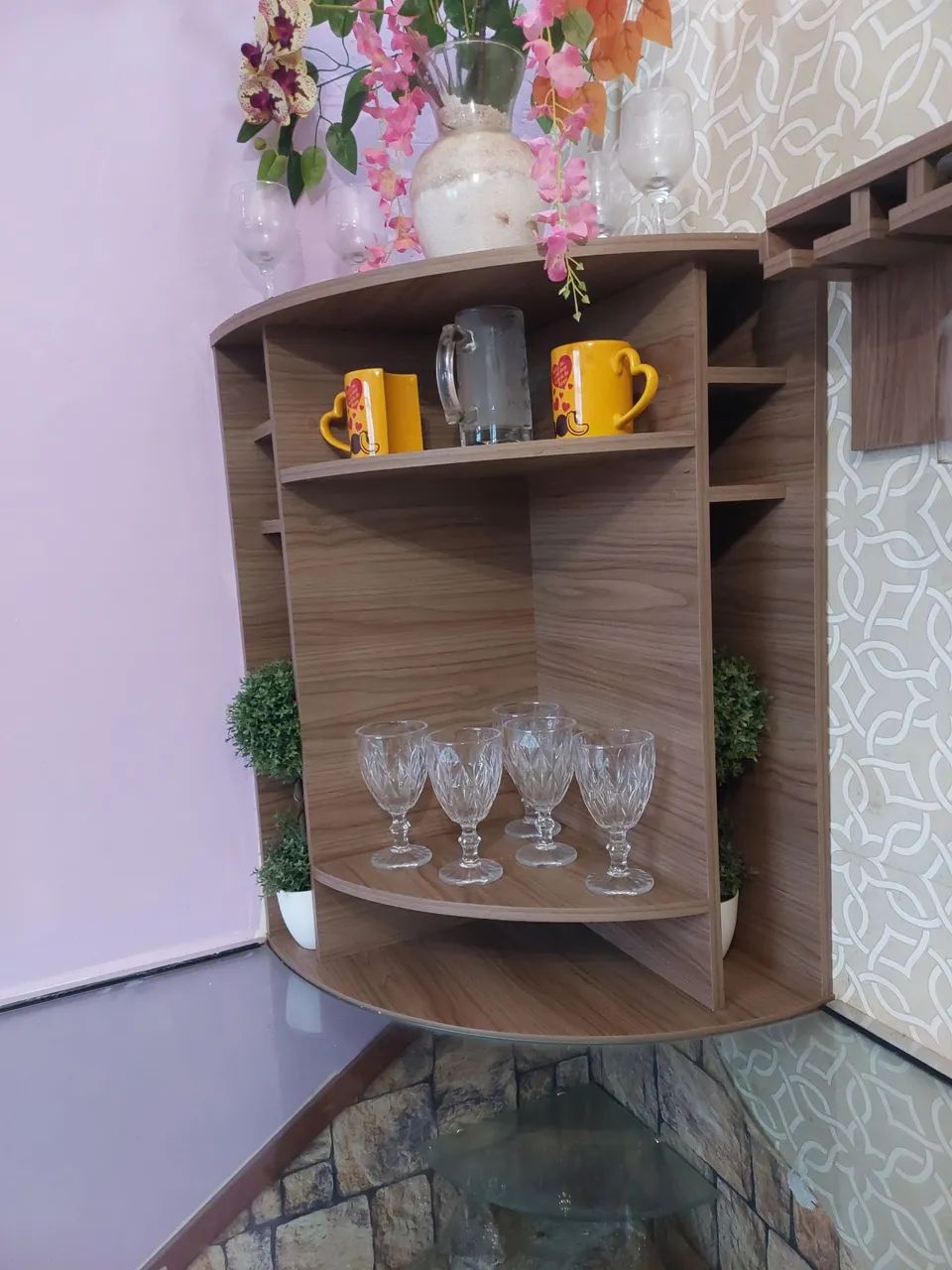 Mesa de Canto de vidro com mini adega