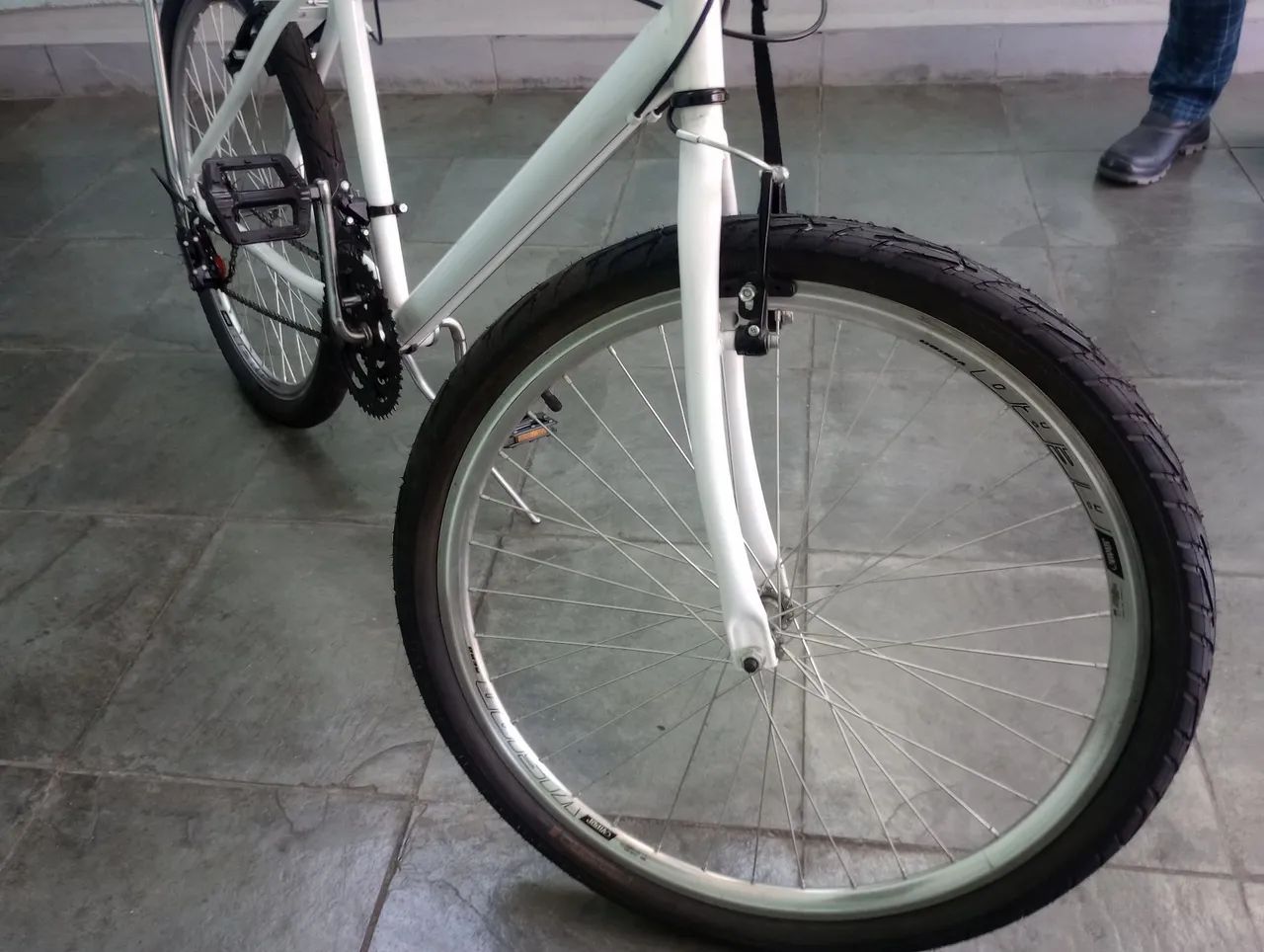 Bicicleta branca aro 26 - Foto 4
