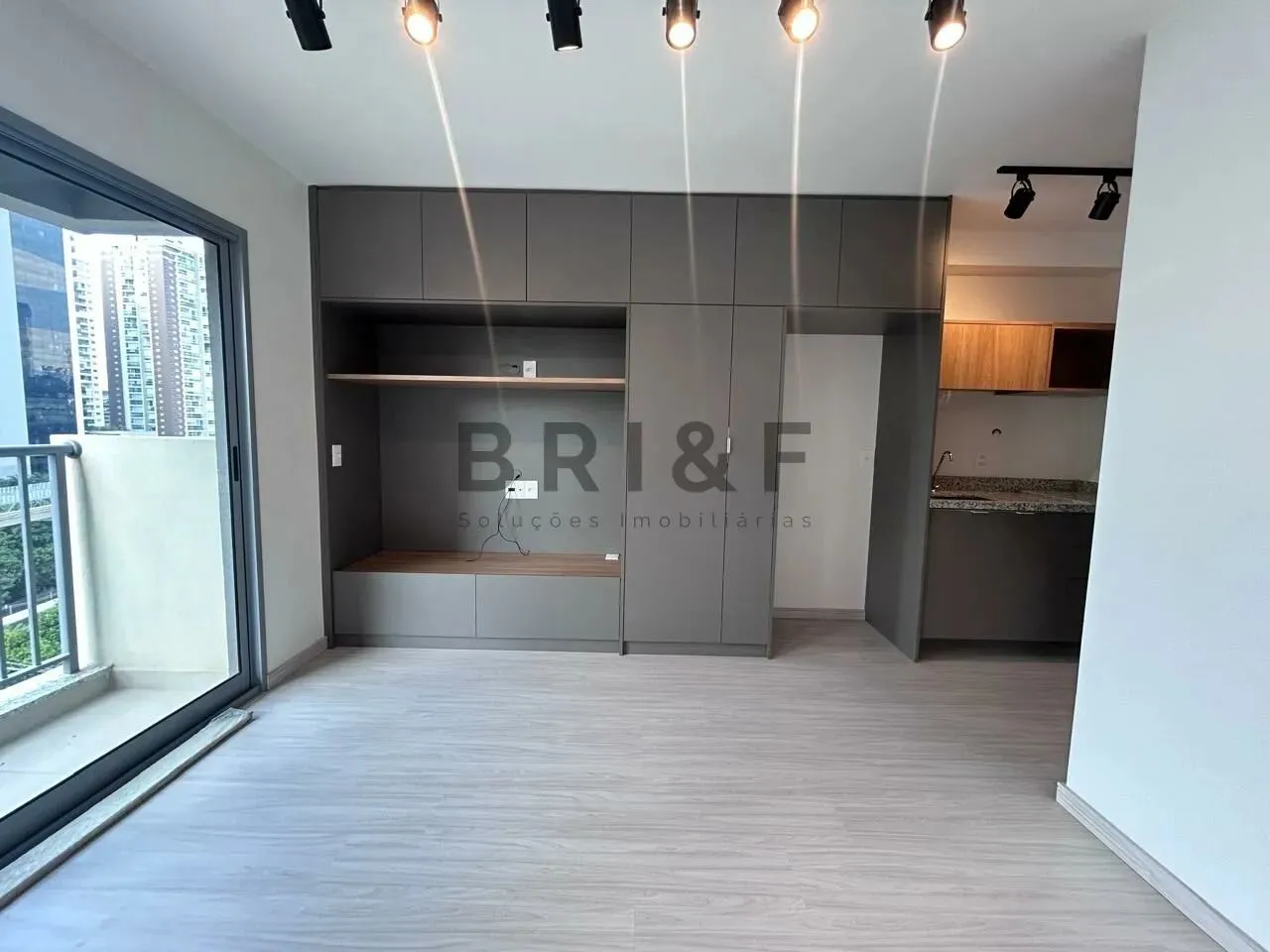 STUDIO PARA LOCAÇÃO NO BROOKLIN, 24M², NÃO MOBILIADO, COM ARMÁRIOS PLANEJADOS, SEM VAGA, C