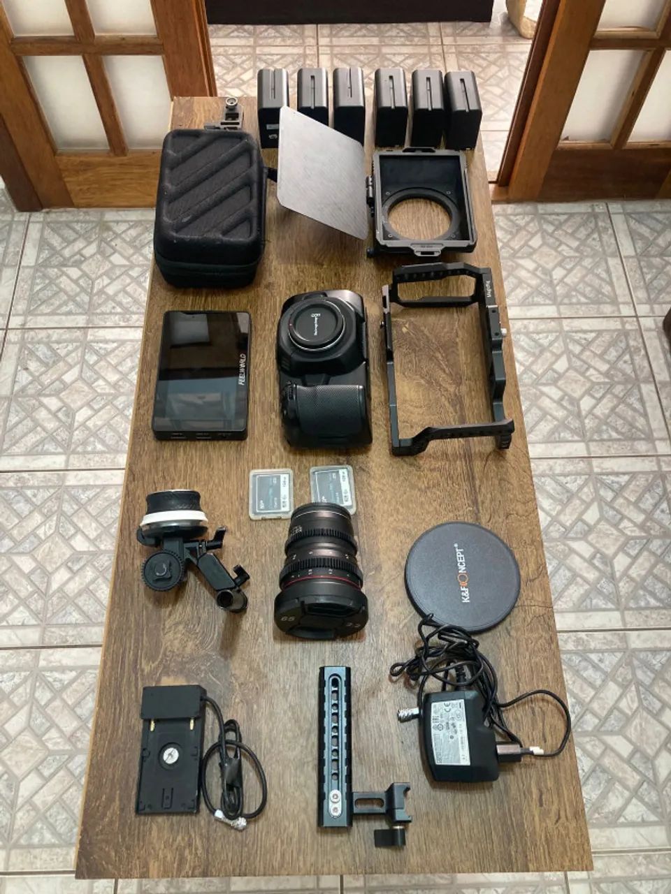 Black Magic 4K + Lente Cine manual + Acessórios + Completa - Foto 2