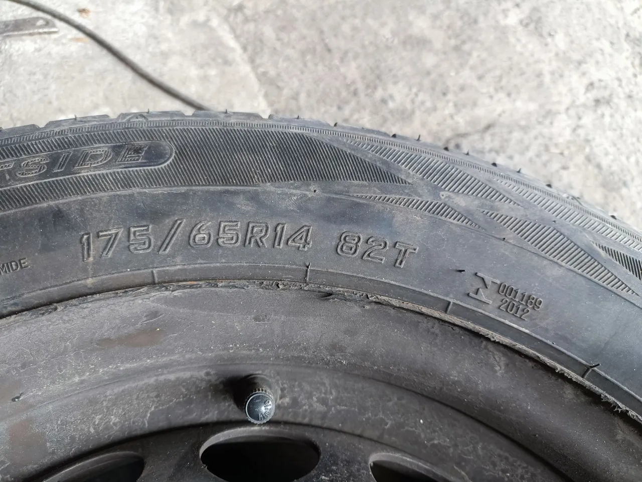 Pneu 175/65R14 82T - Ótimo estado