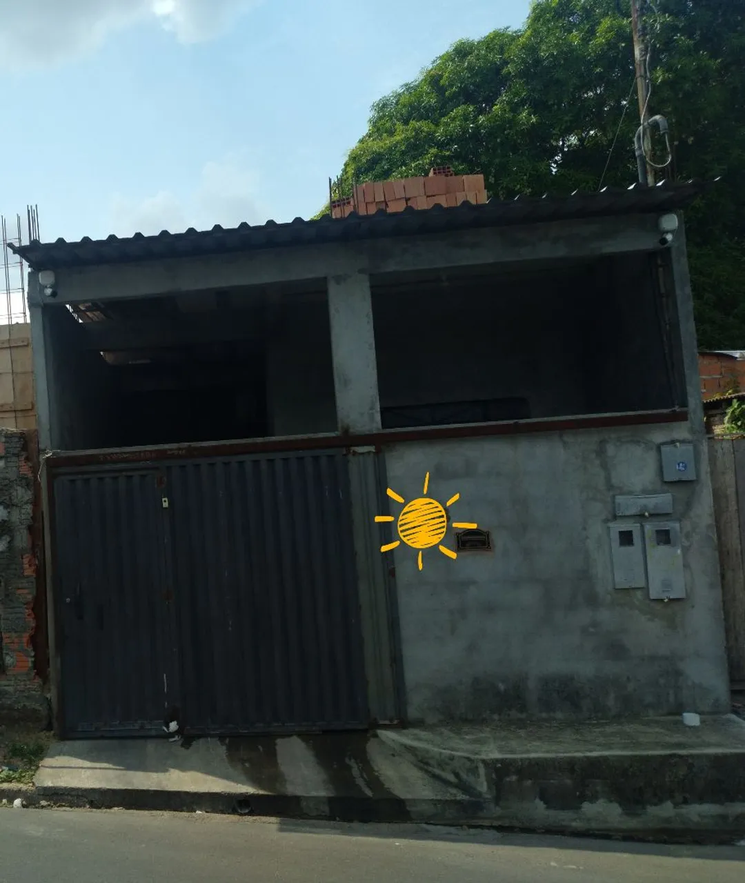 Vende-se uma casa no Tancredo Neves.