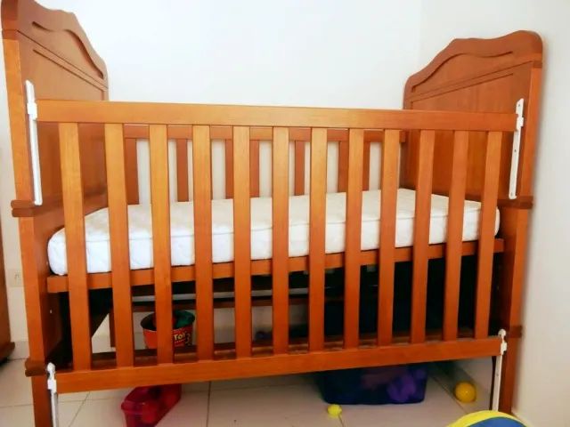 Berço de madeira maciça! Vira Mini cama  - Foto 2