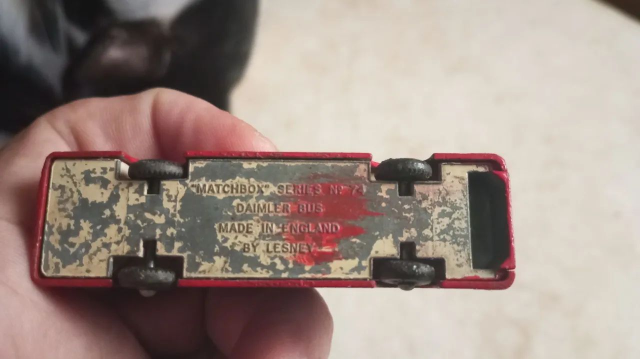 Miniatura de onibus antigo anos 80 matchbox
