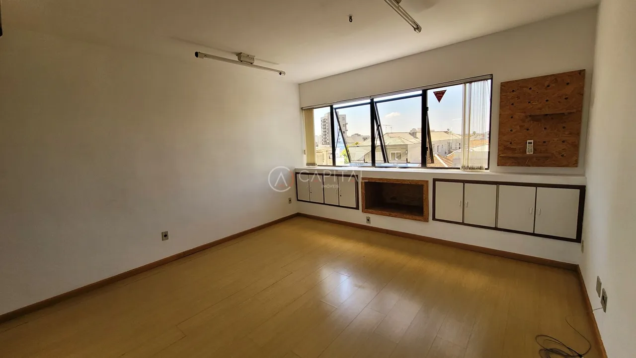 Sala Comercial à Venda/Locação 51 m² Avenida Cristóvão Colombo, 2427 Porto Alegre