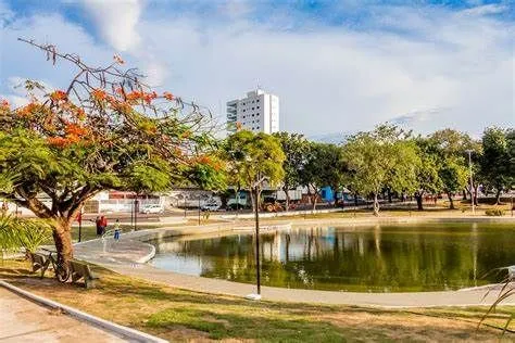 APTO TRÊS QUARTOS NA PRAÇA FLORIANO PEIXOTO CENTRO