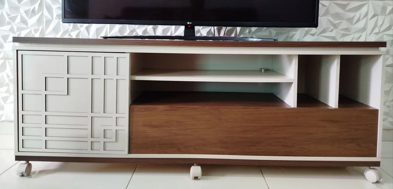 Rack para TV de até 55 polegadas, Design Moderno com Rodinhas.