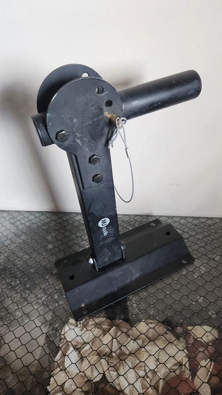 Suporte Articulado para Equipamentos de Áudio