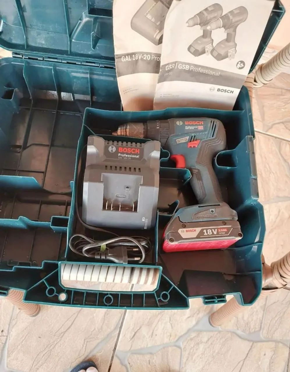 Parafusadeira bosch 18volts brushless ,novissima.