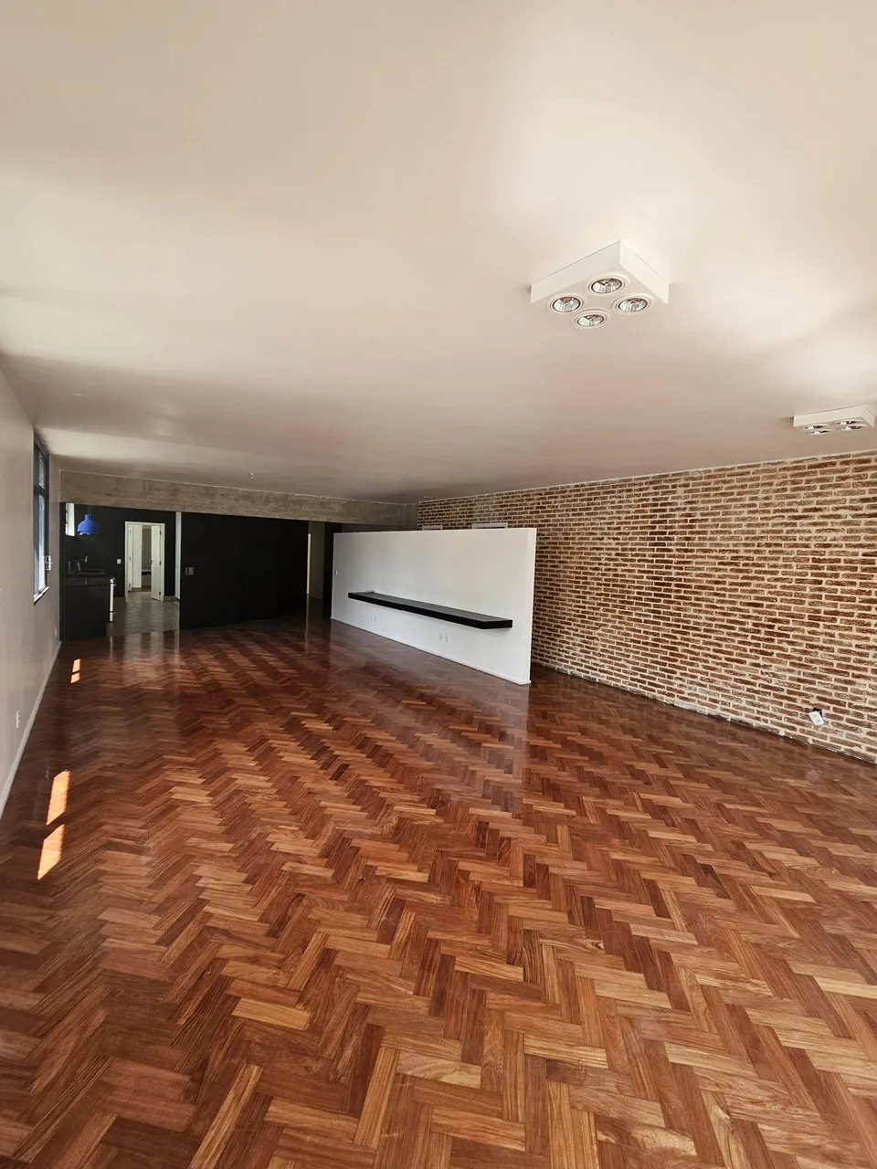 Imóvel para aluguel possui 250 metros quadrados com 4 quartos em Higienópolis - São Paulo
