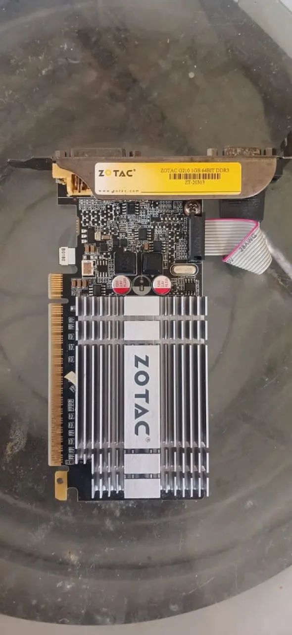 Placa de Vídeo Afox gt 210 1Giga - Foto 4