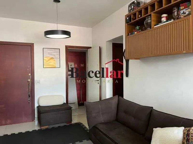 Apartamento 2 quartos com dependência revertida e vaga todo reformada - Foto 3