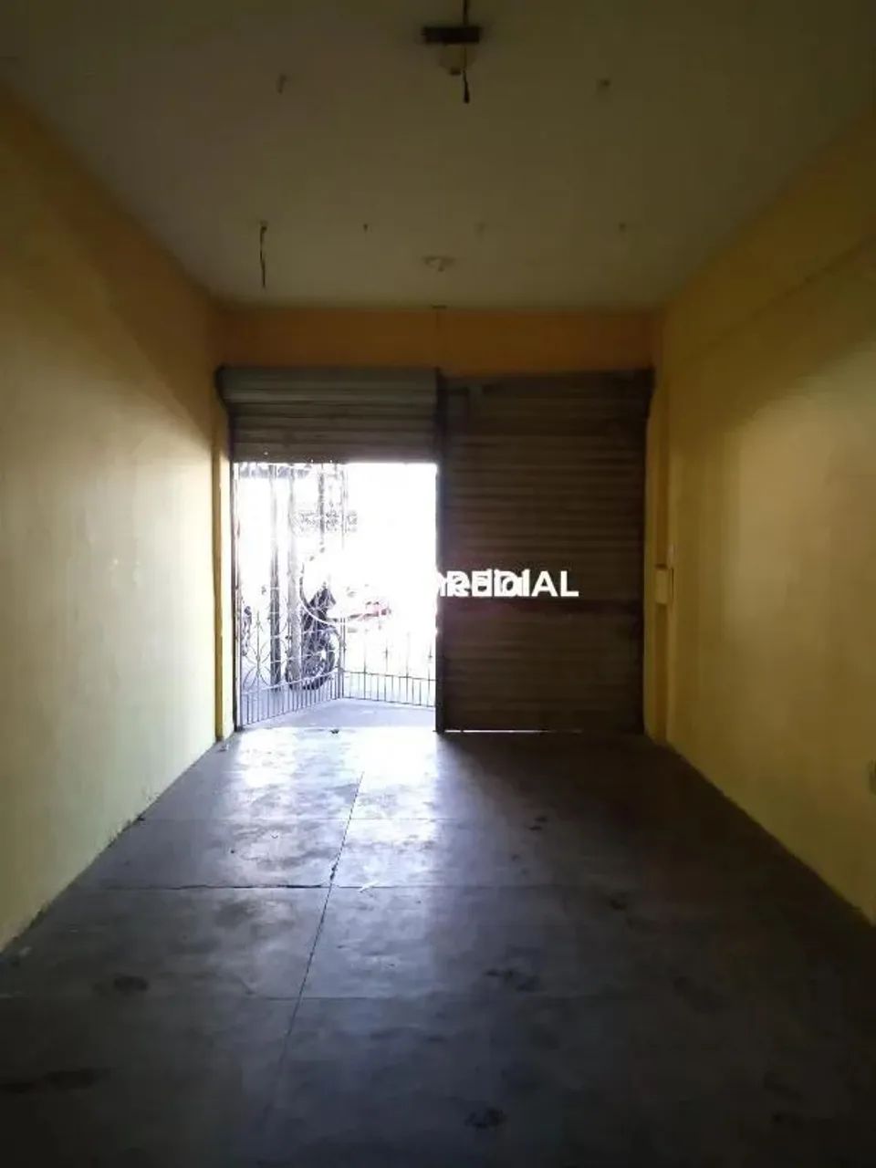 Loja com banheiro, a poucos metros da Praça do Carlito Pamplona. - Foto 4