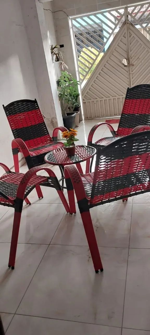 Quatro cadeiras com mesa de centro  - Foto 3