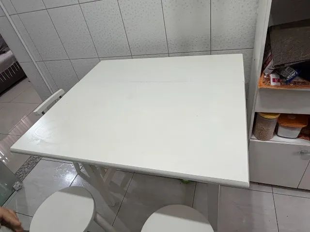 Mesa de jantar extensível + 3 cadeiras 