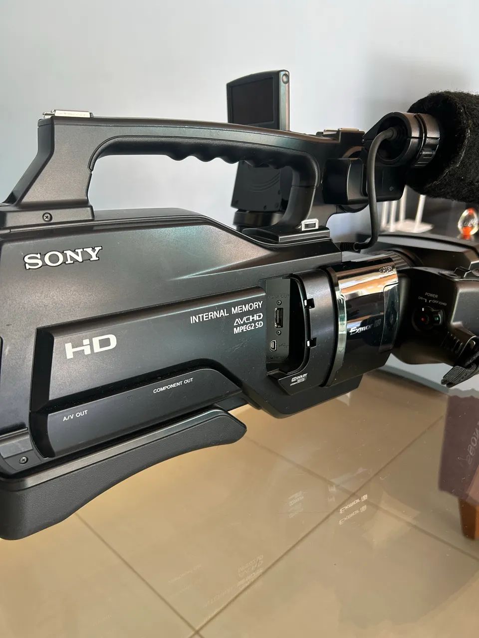 Câmera Sony HXR-MC2000 (Usada) - Foto 2