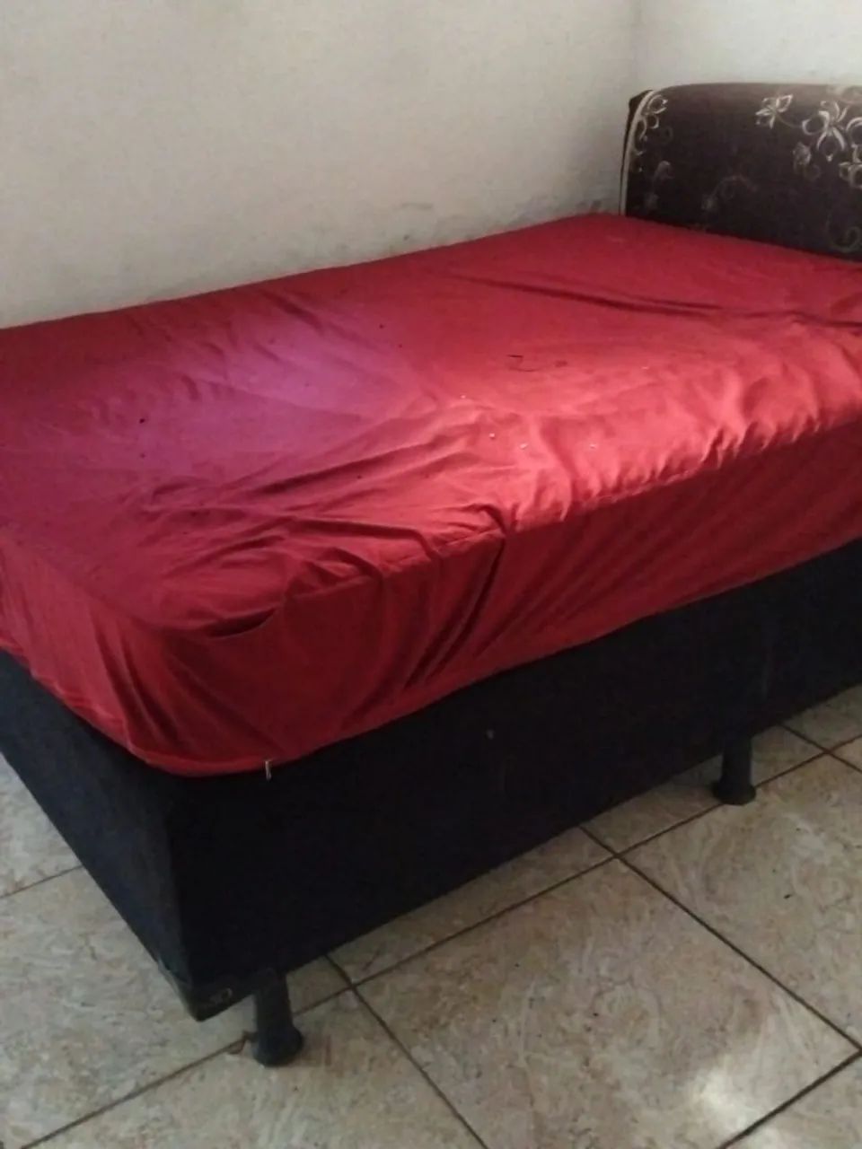 Cama casal com colchão 