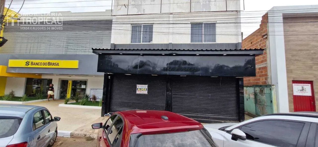 Aluga-se sala comercial na praça do Centenário em Porto Nacional-To.
