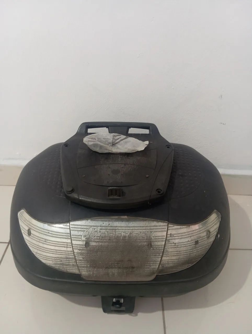 Vendo baú de moto protork 45 litros acompanha base.  - Foto 3